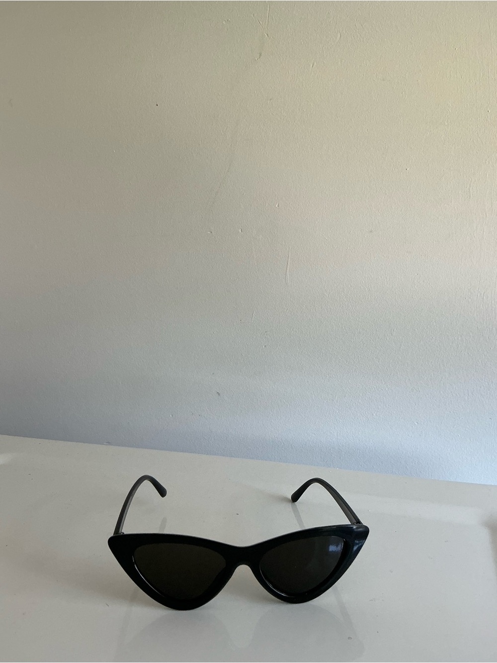 Women's Black Cat-Eye Sunglasses - Sleek Fashion Accessory